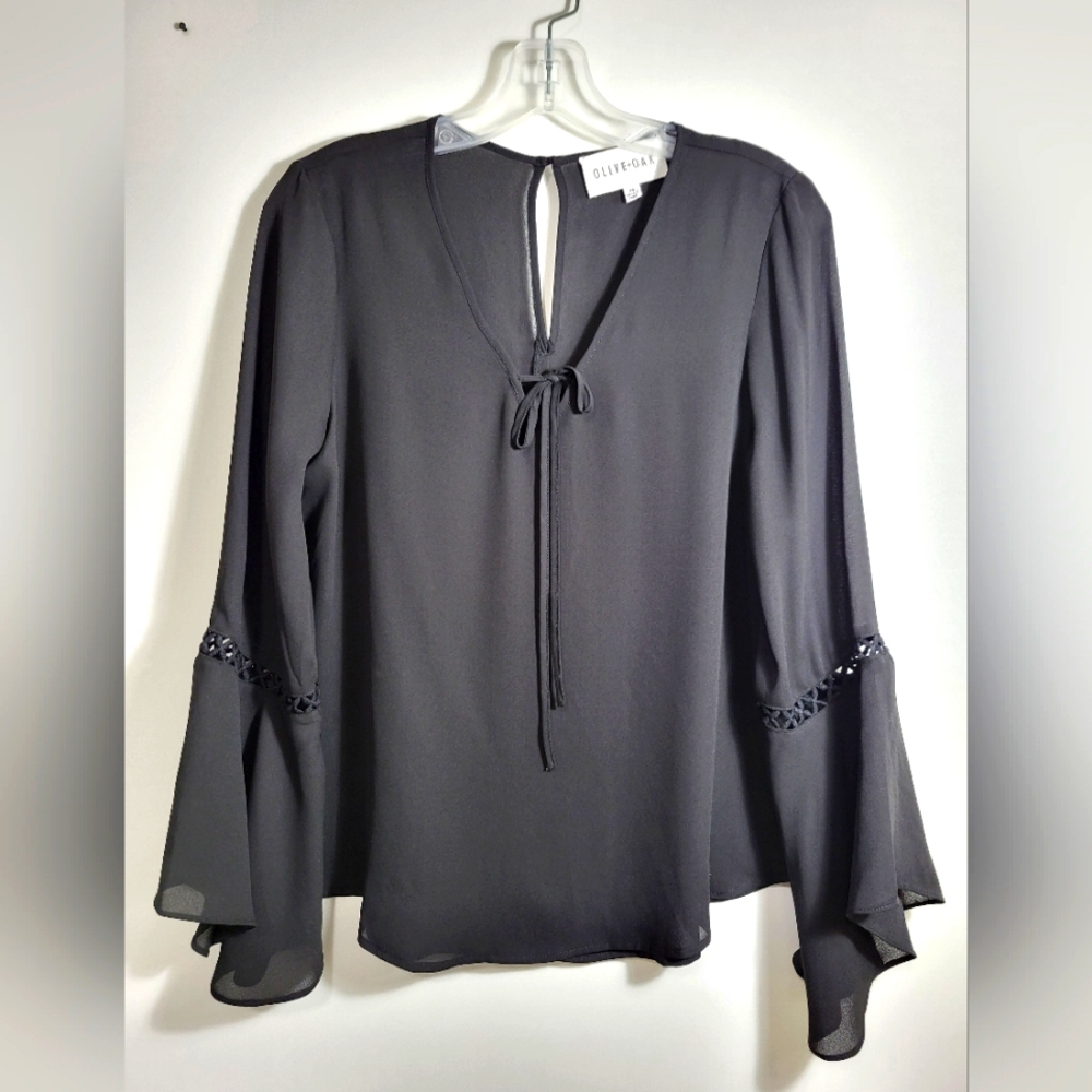 Olive + Oak black crepe v-neck blouse women's XS #2358